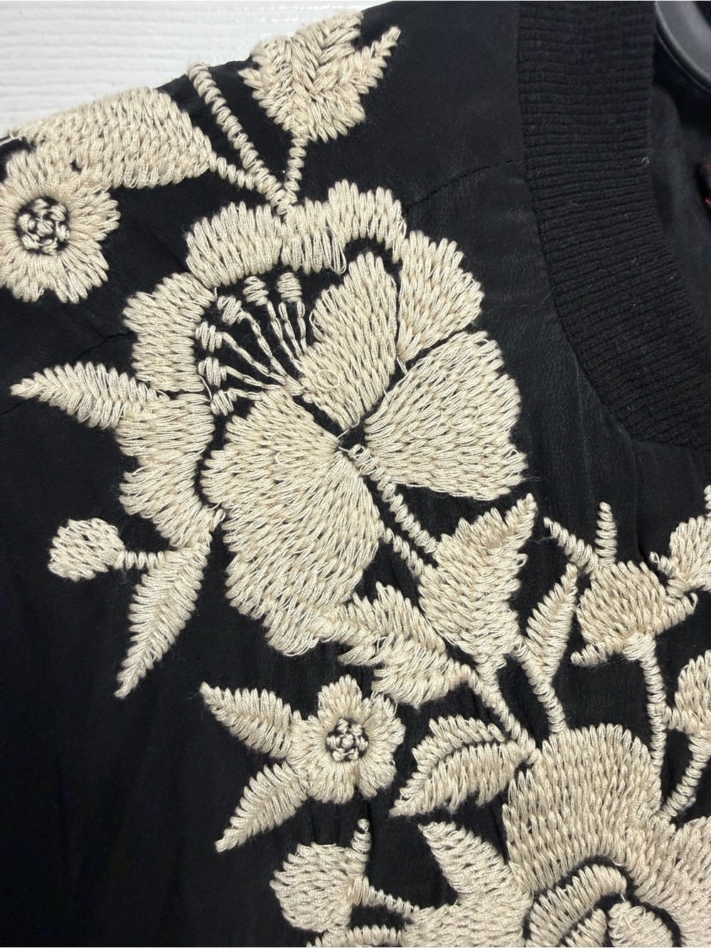 Johnny Was Workshop Black 100% Silk Embroidered Bomber Jacket Size XS - Picture 4 of 9